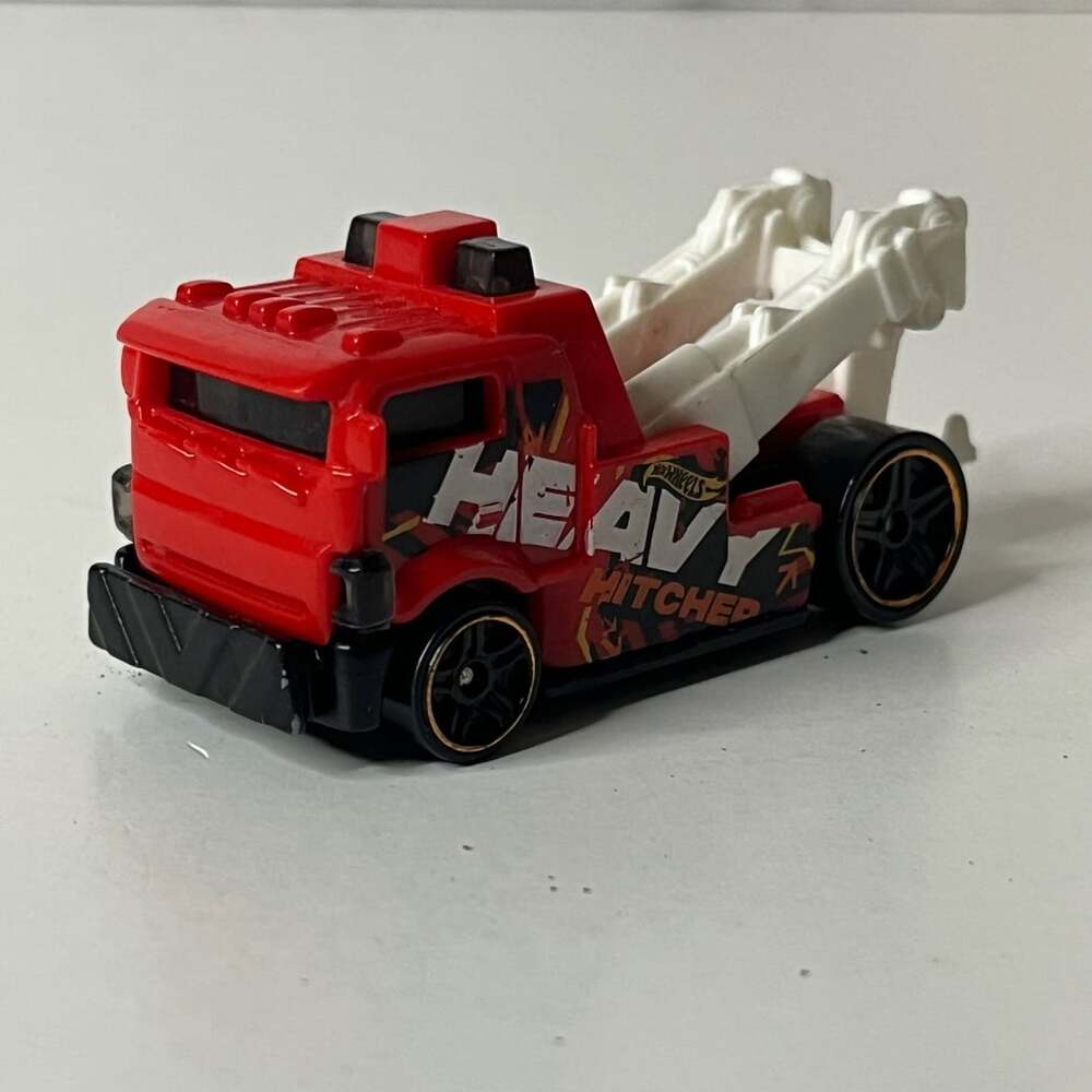 Hot Wheels Heavy Hitcher Diecast Red Wrecker Tow Truck Toy Car